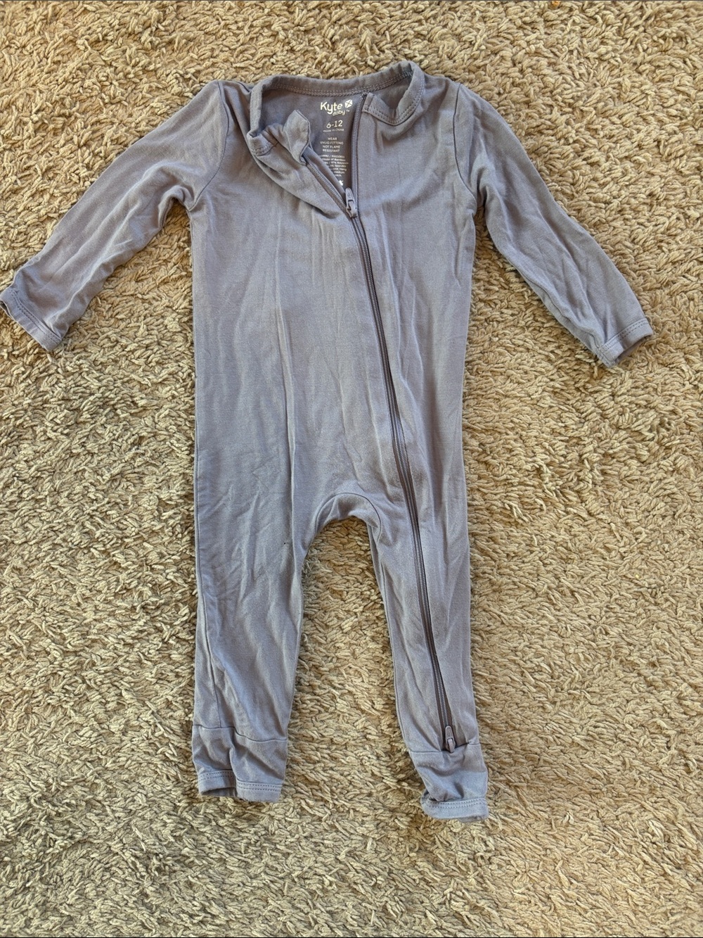 Kyte BABY Bamboo Dusty Purple Zippered Romper. Like New. Size 6-12 months.
